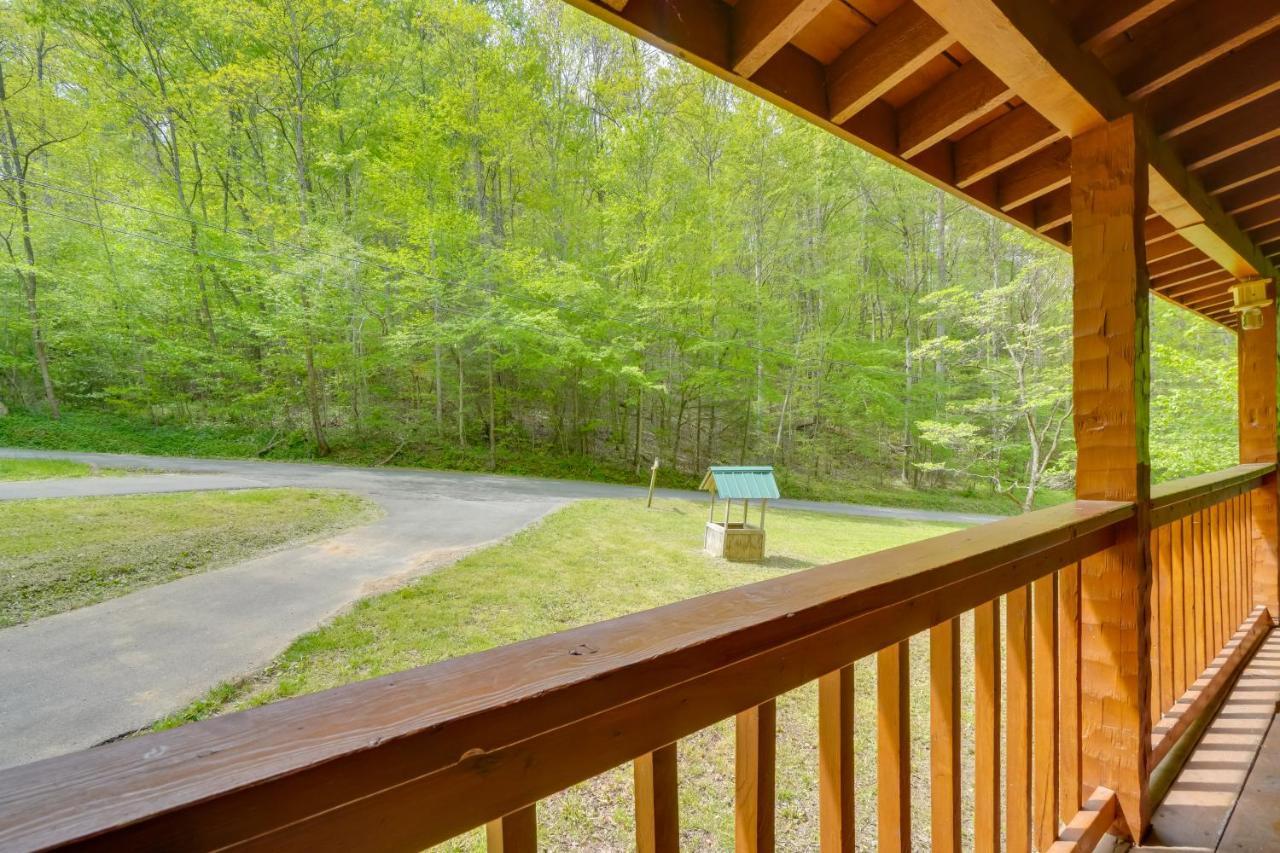 Cabin With Hot Tub About 6 Mi To Downtown Gatlinburg! Kültér fotó