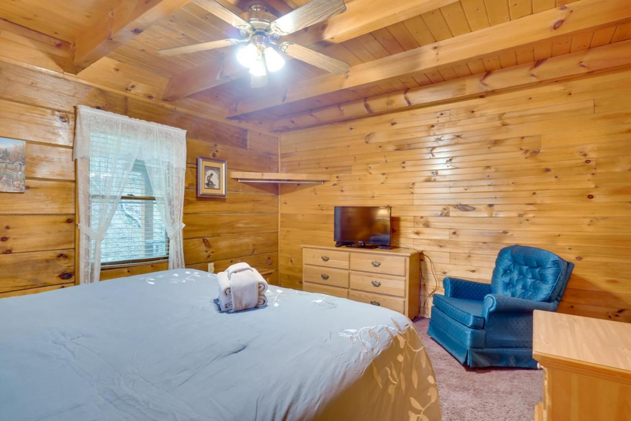 Cabin With Hot Tub About 6 Mi To Downtown Gatlinburg! Kültér fotó