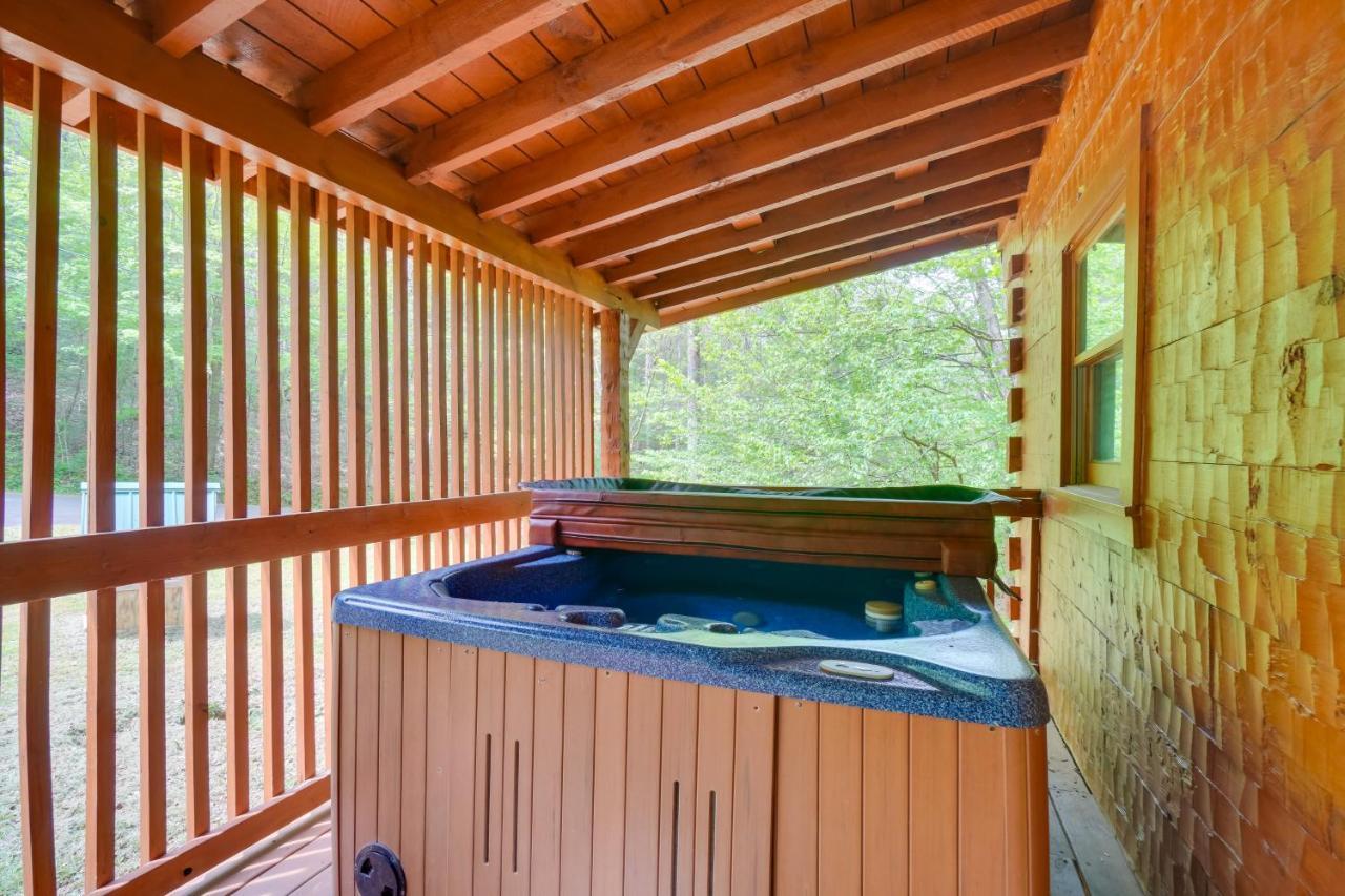 Cabin With Hot Tub About 6 Mi To Downtown Gatlinburg! Kültér fotó
